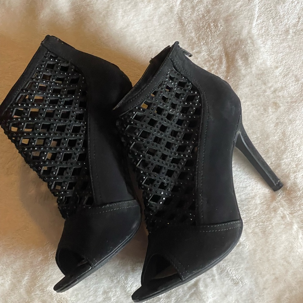 💕EUC Madeline Stuart Studded Heel Booties💕